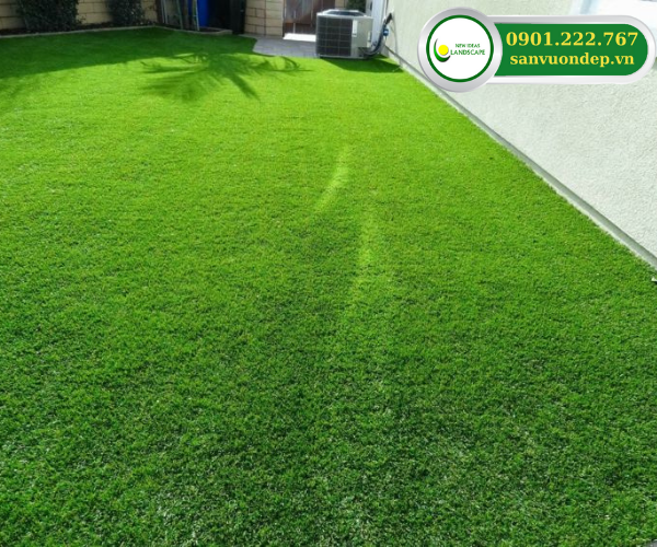 CÁCH THI CÔNG CỎ NHÂN TẠO SÂN VƯỜN ĐƠN GIẢN